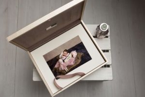 Photography-payment-plan-buys-photo-box-of-baby-photos